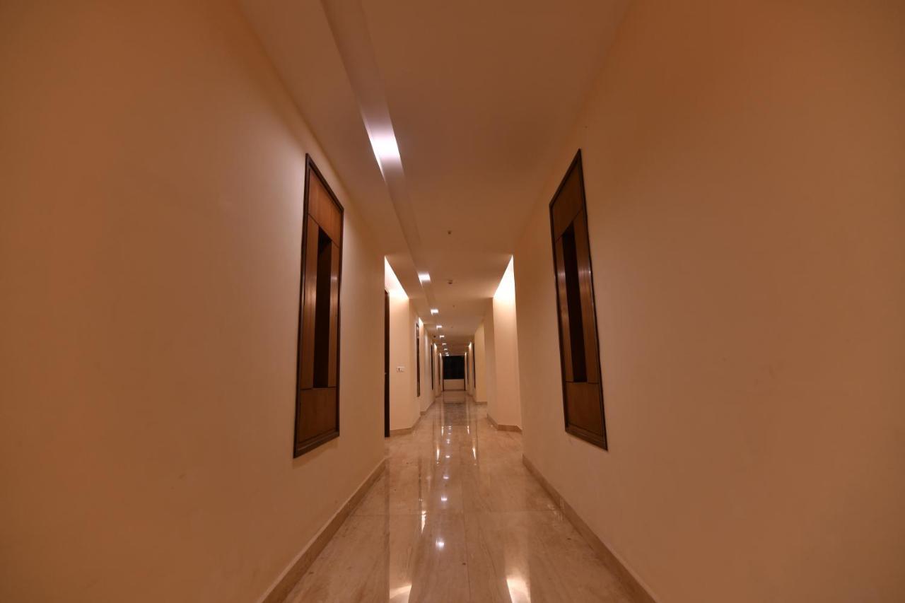 Hotel Krishna Palace Ayodhya Exterior foto