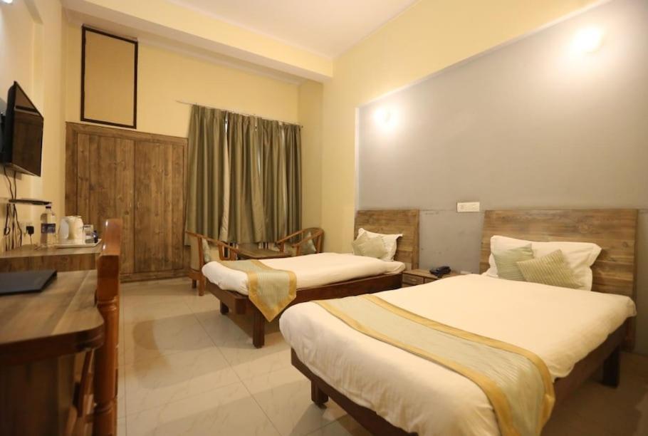 Hotel Krishna Palace Ayodhya Exterior foto
