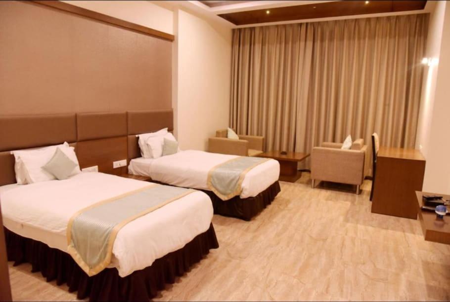 Hotel Krishna Palace Ayodhya Exterior foto