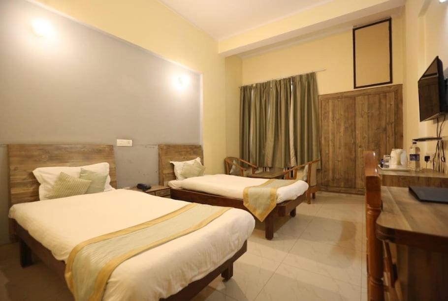 Hotel Krishna Palace Ayodhya Exterior foto